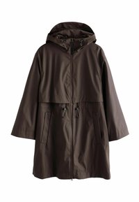Cappotto impermeabile marrone con cappuccio, chiusura con zip, cavetti regolabili e due tasche frontali. Texture liscia e vestibilità rilassata.