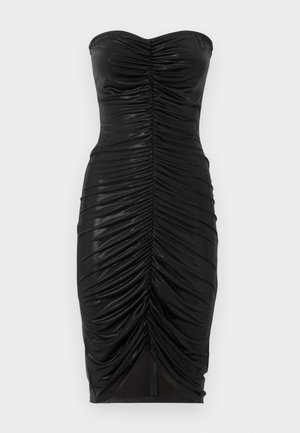 Abito nero senza spalline con dettagli arricciati, forma aderente e una texture liscia e lucida. Design a lunghezza ginocchio con orlo dritto.