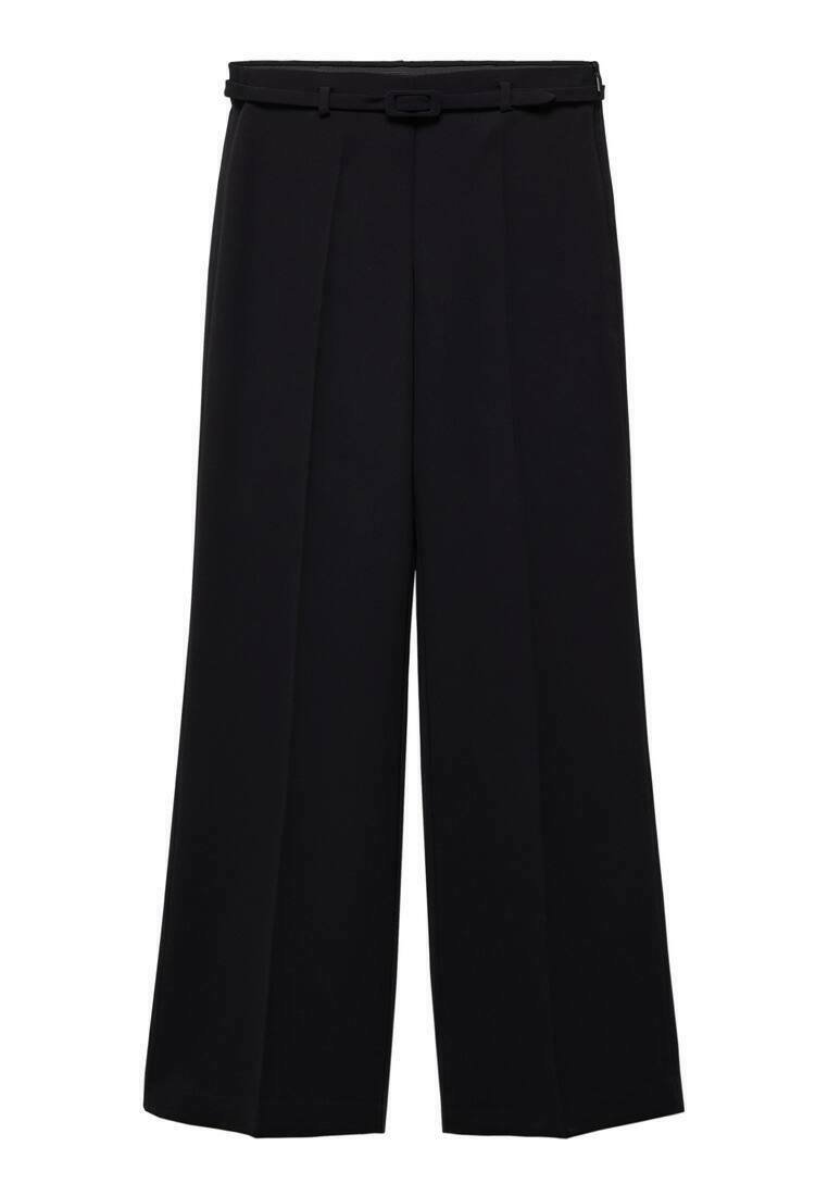 Schwarze weit geschnittene Hose mit hoher Taille, ausgestattet mit einem Gürtel und Falten. Hergestellt aus glattem Stoff mit einem klaren, maßgeschneiderten Design.