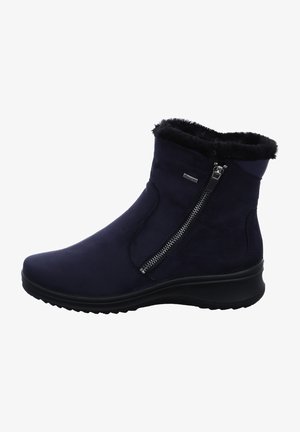 Bottines bleu marine en cuir suédé avec une finition texturée, dotées d'une fermeture éclair sur le côté et d'un col en fausse fourrure noire pour plus de chaleur.
