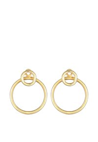 Goldene Creolen mit zwei miteinander verbundenen Ringen; glatte Oberfläche, kreisförmige Form und hochglanzpolierte Oberfläche. Die Hardware wirkt minimalistisch.