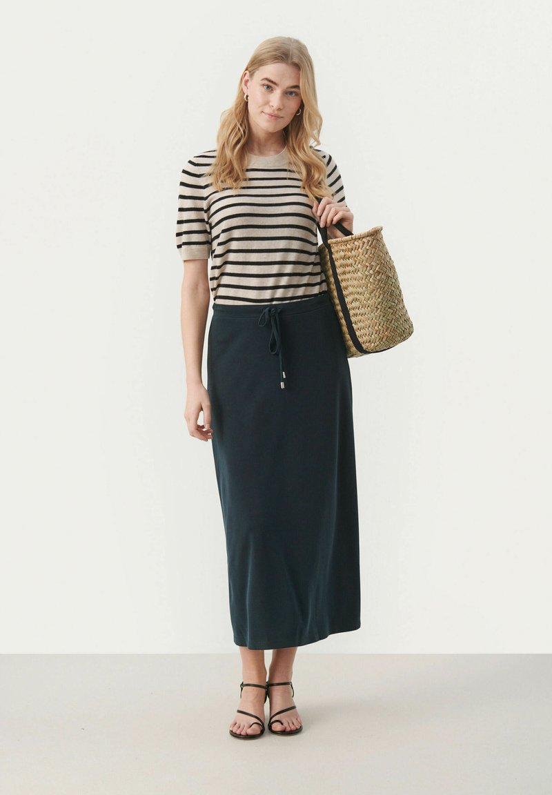 Part Two Maxirok donkerblauw Part Two Maxirok donkerblauw