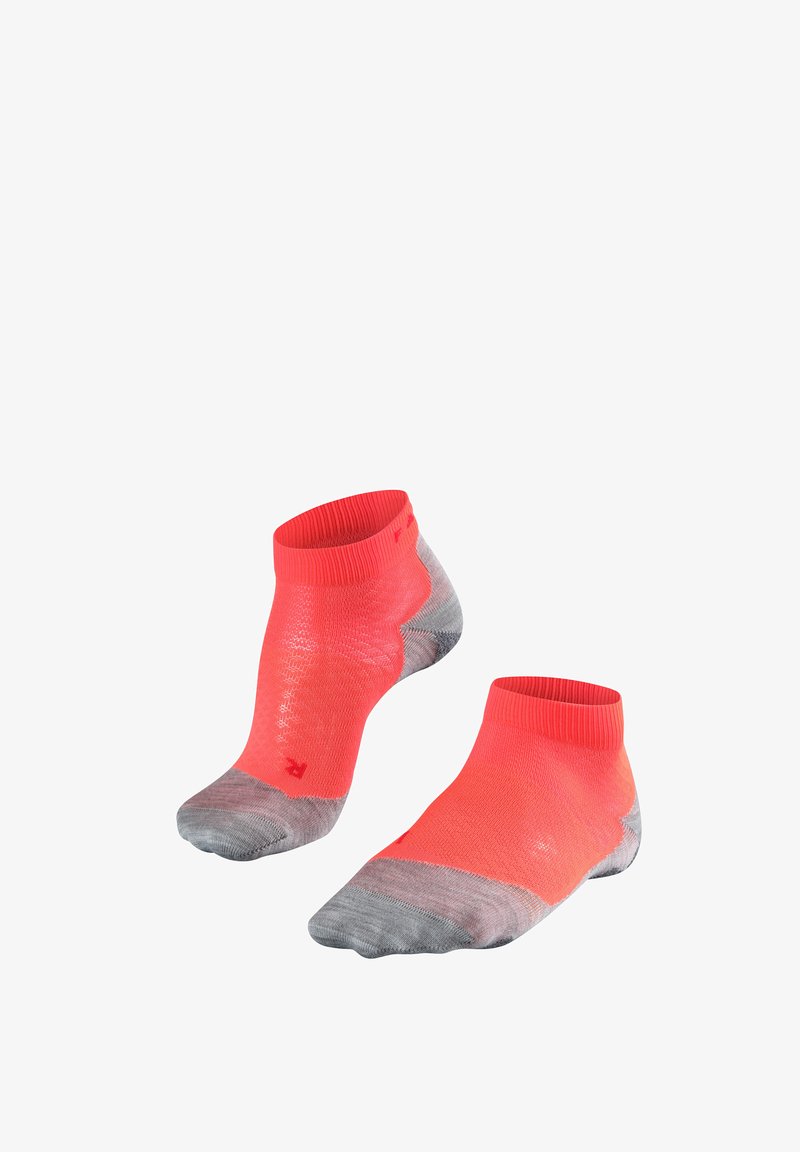 Calcetines de tobillo rosa y gris con puño acanalado, que presentan una parte superior texturizada y una punta suave, diseñados para ofrecer comodidad y transpirabilidad.