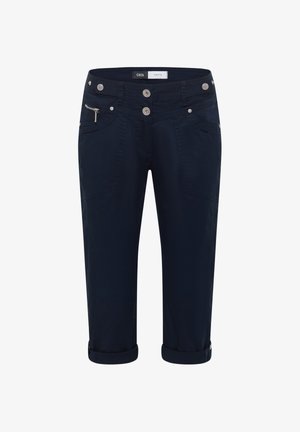 Pantalon court bleu marine avec fermeture à double bouton, poche zippée à droite, poches avant et ourlet retroussé avec détail de bouton.