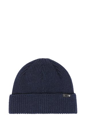 Bonnet en tricot bleu marine avec un motif texturé, doté d'un revers et d'un petit onglet en cuir de marque sur le côté.