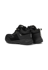 Chaussures de randonnée noires en daim et en maille, dotées d'une semelle robuste, d'un système de laçage et d'accents réfléchissants. Adaptées aux activités de plein air.