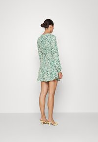 Glamorous LONG SLEEVE WRAP DRESS WITH V NECK - Vestido de dia - green cream leopard