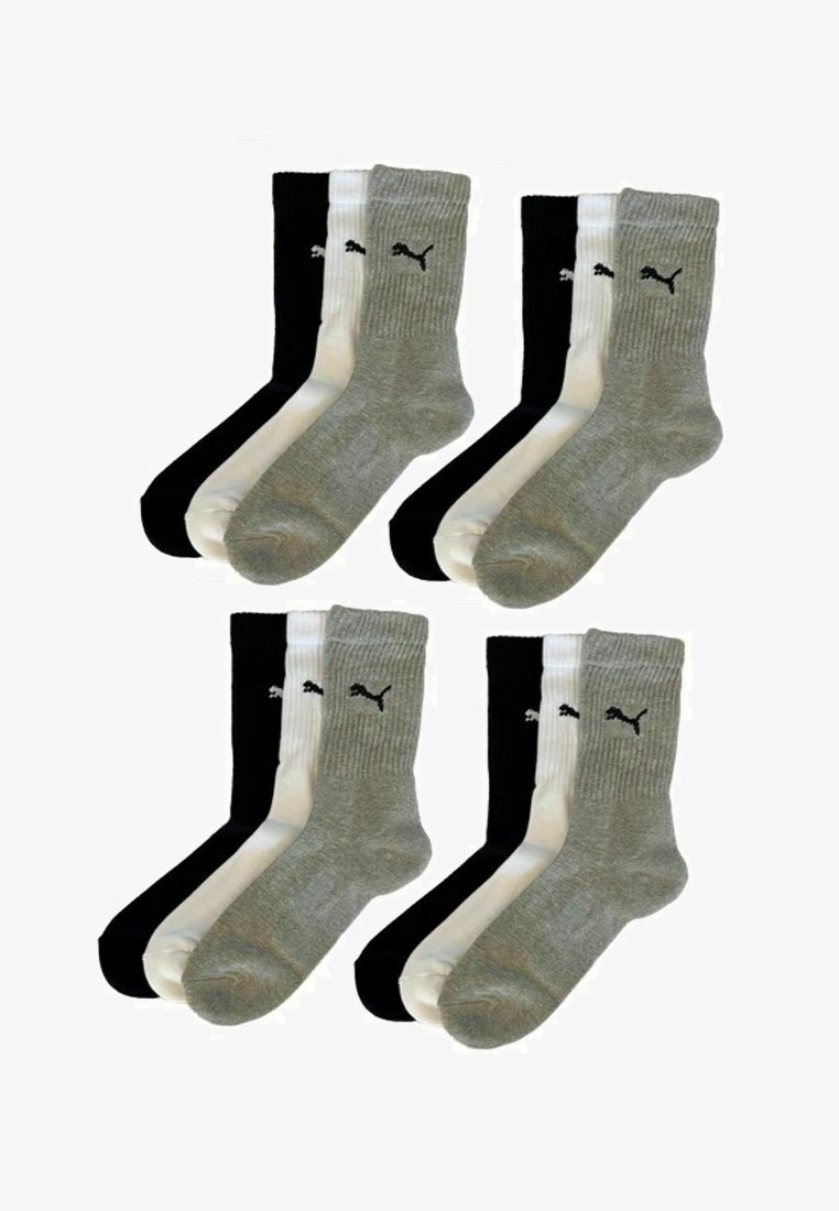Vier Sätze mit je drei Puma Crew-Socken in Schwarz, Weiß und Grau, in Paaren angeordnet mit dem Puma-Logo auf jeder Socke.