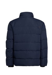 Giacca imbottita blu navy con colletto alto, caratterizzata da cuciture orizzontali, polsini elasticizzati e un piccolo logo sulla parte superiore della schiena.