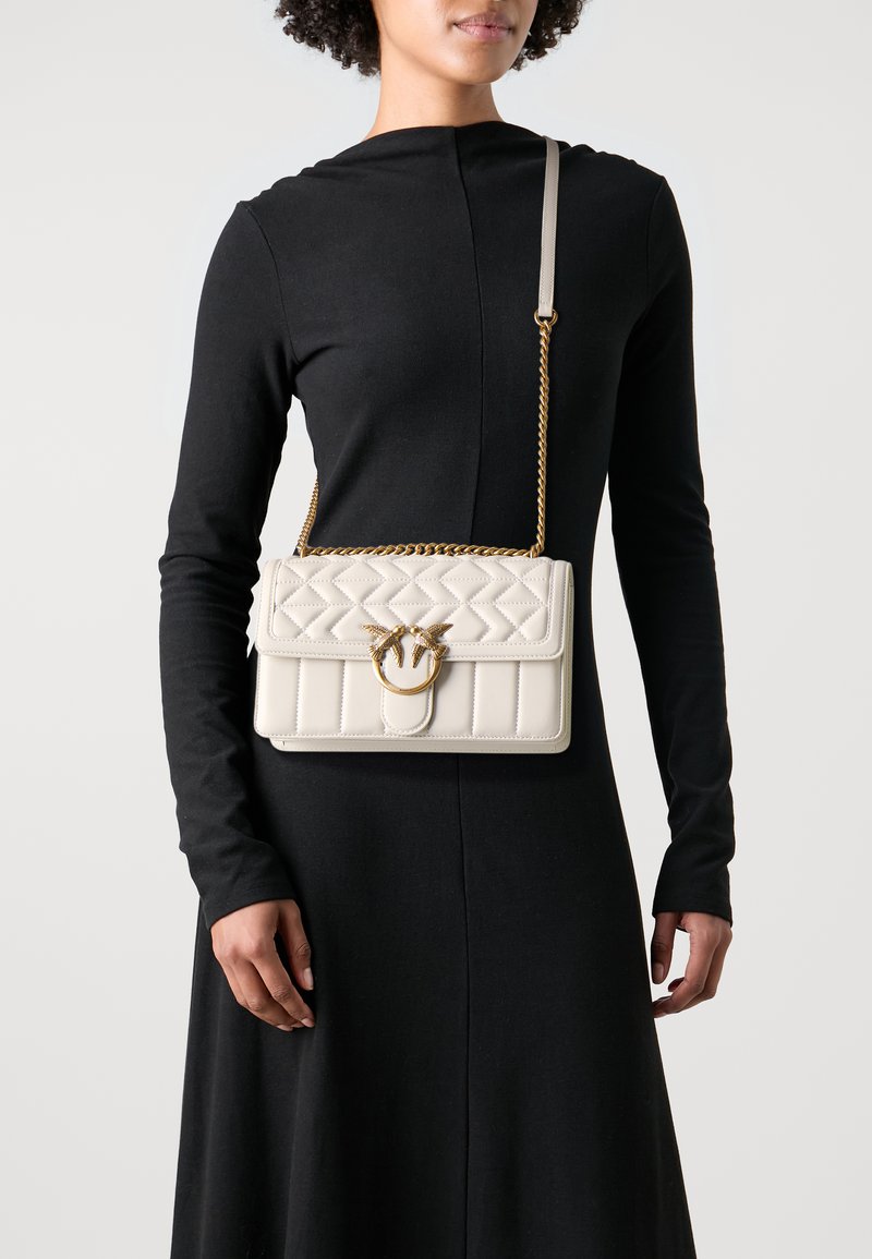 Pinko LOVE ONE CLASSIC - Torba preko tijela - bianco seta/antique gold