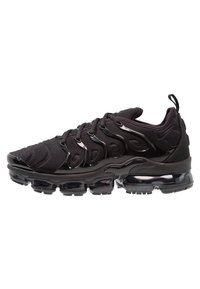 AIR VAPORMAX PLUS - Edzőcipő - black/dark grey