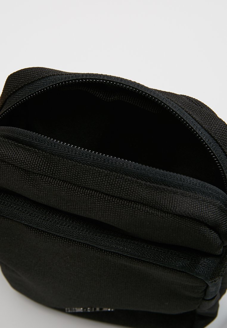 Jordan JAN AIRBORNE CROSSBODY Skulderveske blacksvart Jordan JAN AIRBORNE CROSSBODY Skulderveske blacksvart