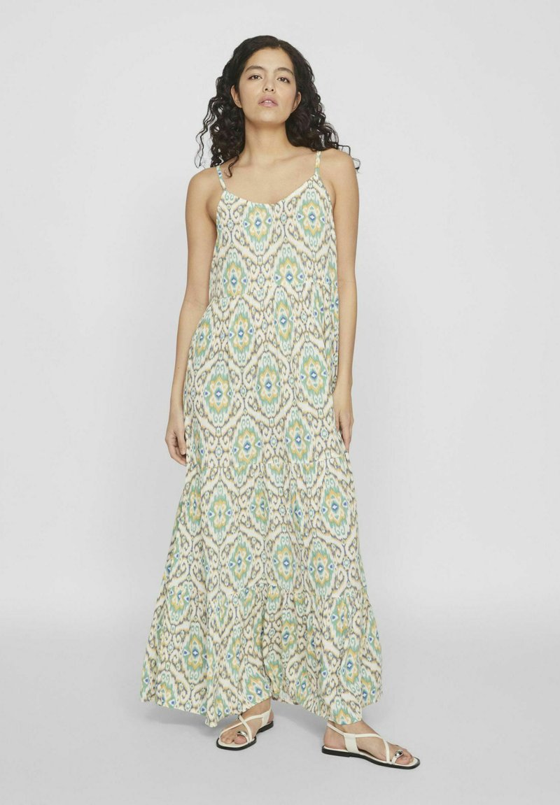 Vestido maxi de una tela ligera y estampada con un diseño multicolor en tonos verdes, azules y amarillos, con tirantes finos ajustables.