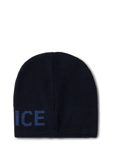 Granatowa dziana czapka beanie o dopasowanym kroju. Posiada kontrastujący jaśniejszy niebieski napis "ICE" na dole.