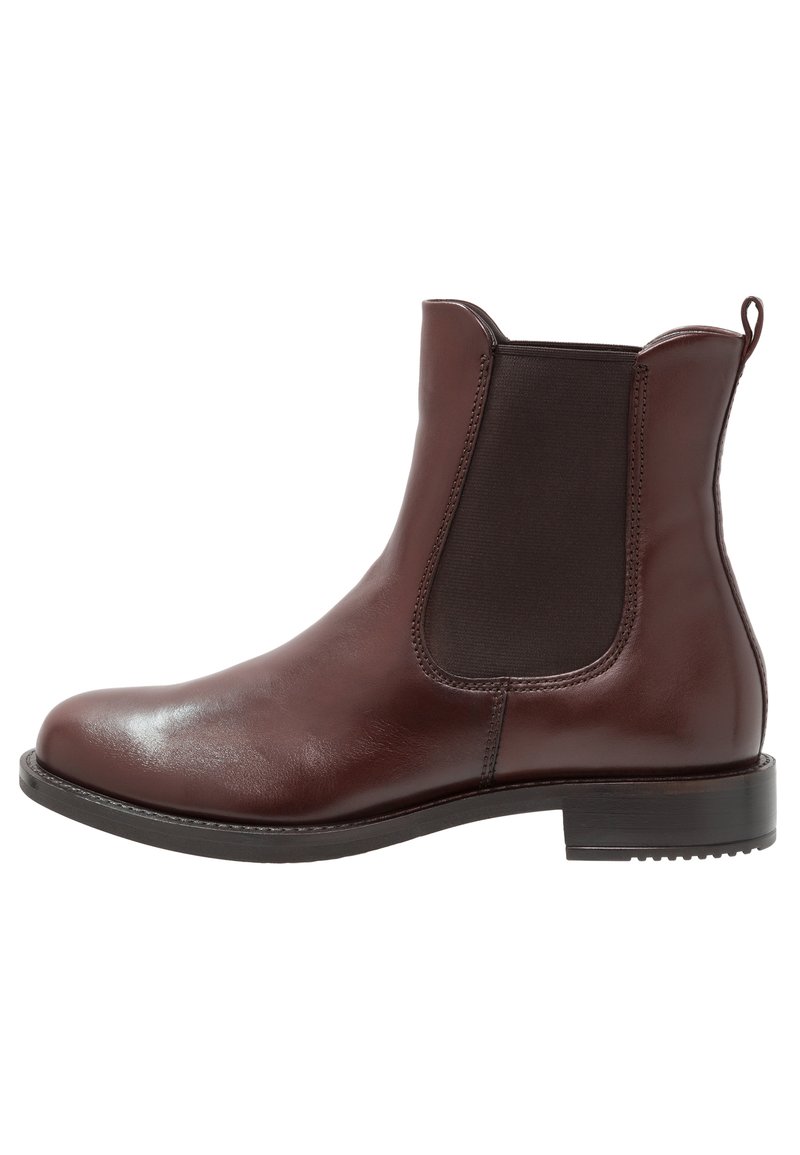 Braune Leder Chelsea-Stiefel mit elastischen Seitenpanels, runder Zehenpartie und niedrigem Blockabsatz. Glatte Oberfläche mit Nahtdetails entlang der Kanten.
