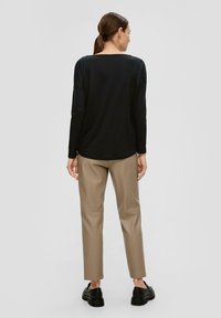 s.Oliver BLACK LABEL LANGARM MIT ÜBERSCHNITTENEN SCHULTERN - Langarmshirt - schwarz
