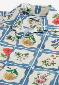Next SHORT SLEEVE FLORAL - REGULAR FIT - Pluus - blue