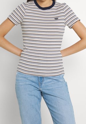 T-shirt à manches courtes rayé en crème, marine et marron avec un design ajusté et un col rond. Présente un petit logo sur la poitrine gauche.