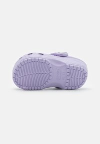 Crocs CLASSIC UNISEX - Badsandal - lavender