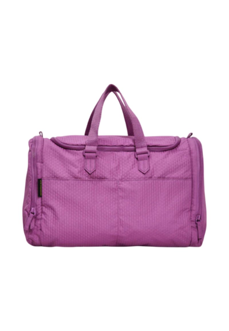Borsa a tracolla viola realizzata in tessuto testurizzato, con due manici superiori, chiusura con zip e tasche frontali per un facile accesso.
