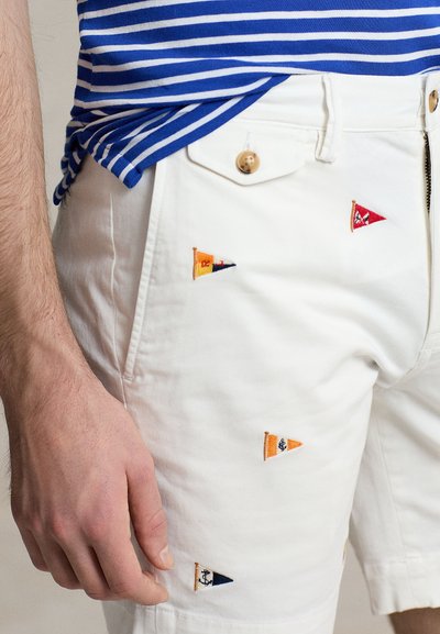 Polo Ralph Lauren BEDFORD FLAT FRONT - Shorts - deckwash white