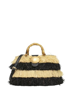 Borsa con manico in bambù, design a frange stratificate nere e beige, tracolla nera e chiusura ovale dorata con piccoli dettagli rotondi.