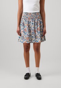 Vero Moda Tall VMSIS SMOCK SHORT SKIRT - sukňa v tvare A - bright white/blue