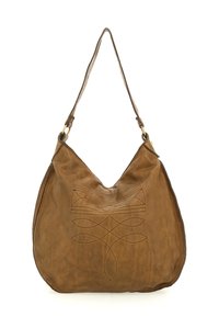 Borsa a spalla in pelle marrone con forma curvata, design in rilievo sulla parte anteriore e una lunga tracolla attaccata con hardware dorato.