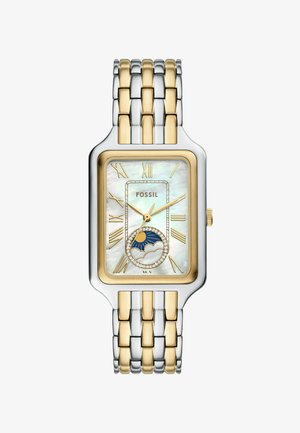 Montre rectangulaire Fossil avec un bracelet métallique bicolore. Le cadran en nacre blanche présente des chiffres romains dorés et un détail décoratif de phase lunaire.