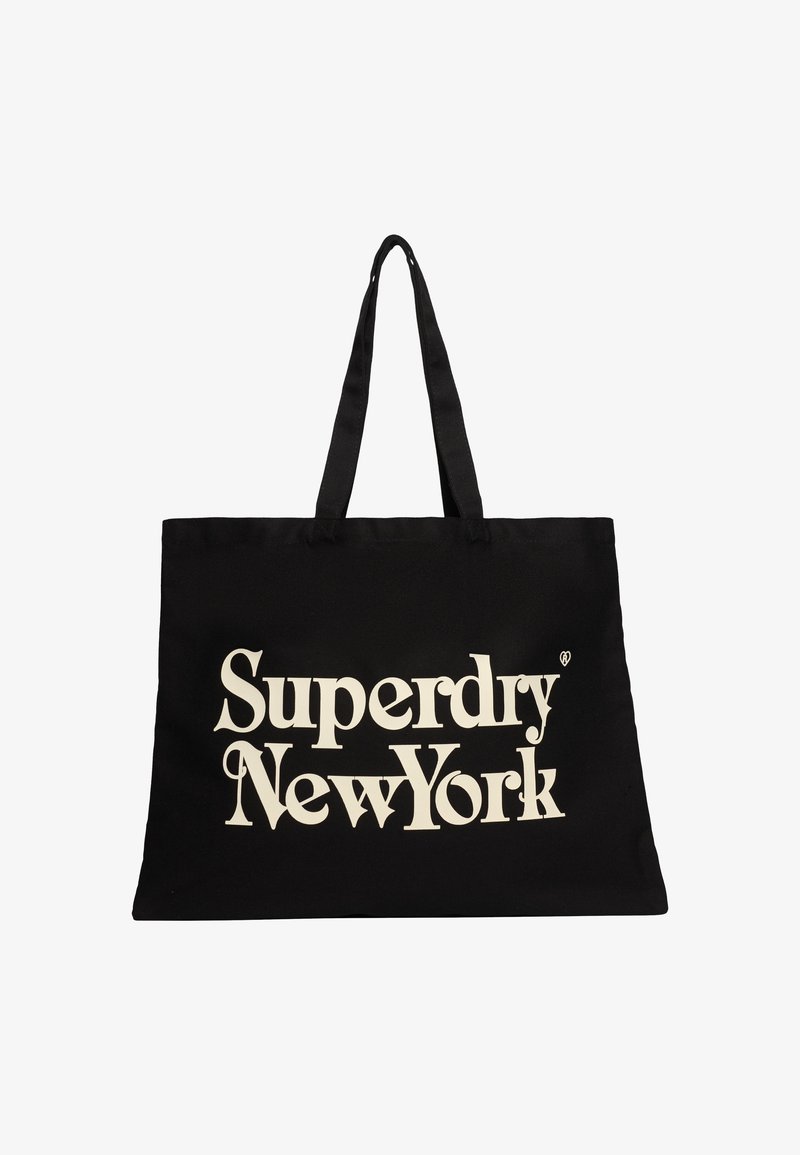 Czarna torba na ramię z dwoma uchwytami, z przodu z dużym, kremowym, stylizowanym napisem "Superdry New York".
