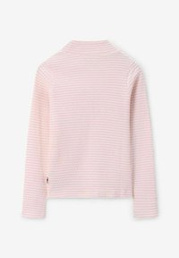 Chemise à manches longues, rayée rose clair et blanche, vue de dos avec une petite étiquette en tissu près de l'ourlet.