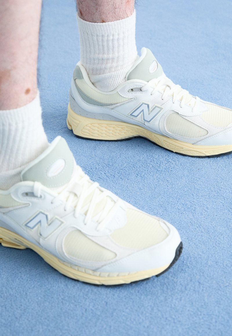 New Balance M2002 UNISEX - Sneaker low - white/weiß - Zalando.de