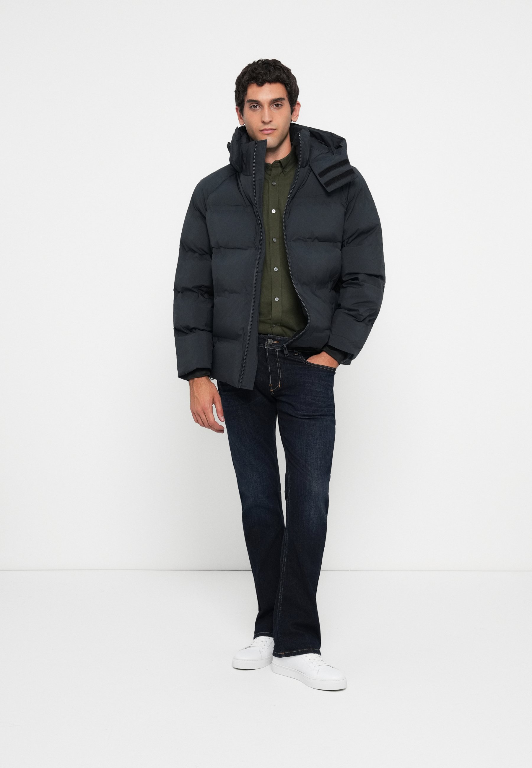 Lyle & Scott WELDED WADDING - Winter jacket - jet black/black