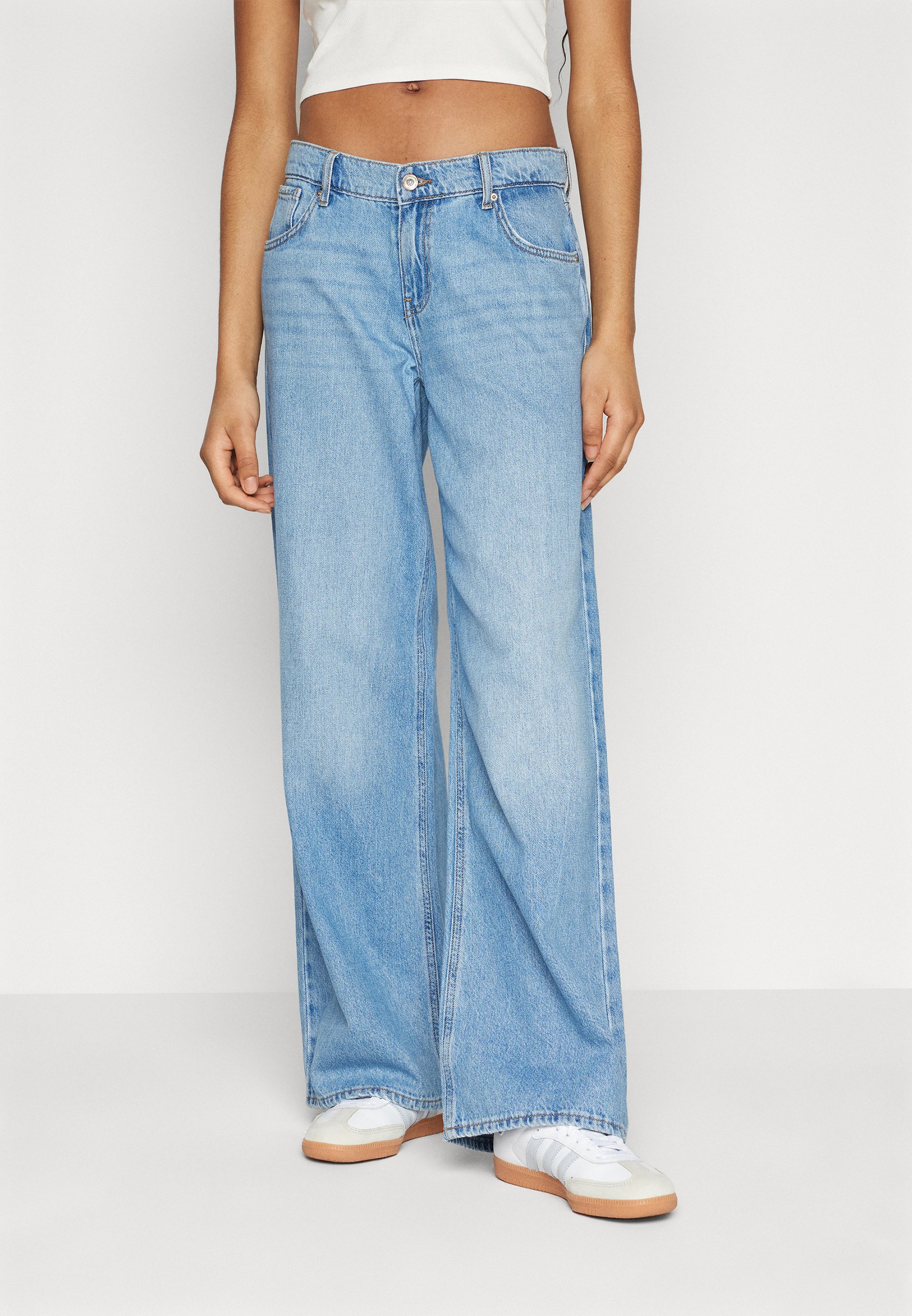 ONLY ONLNYLA LOOSE WIDE - Jeans Relaxed Fit - medium blue denim 