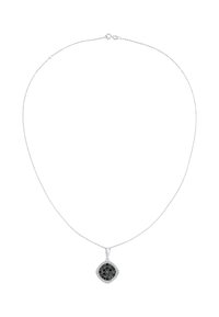 Collar de plata con un colgante en forma de diamante. El colgante presenta un diseño floral negro rodeado de pequeñas piedras claras.