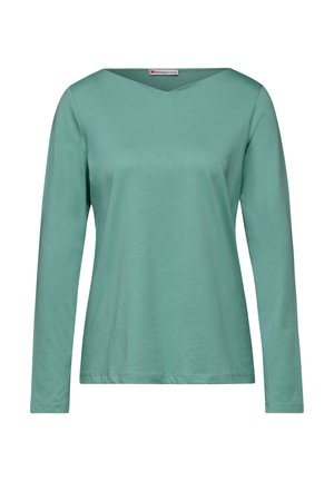 Camisa de manga larga en suave tejido verde menta, con un diseño de escote en V y una silueta simple, con una textura lisa y sin adornos.