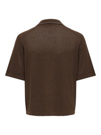 Polo en maille marron à manches courtes avec un petit col et un motif de trame partiellement ouvert sur le haut du dos et les manches.