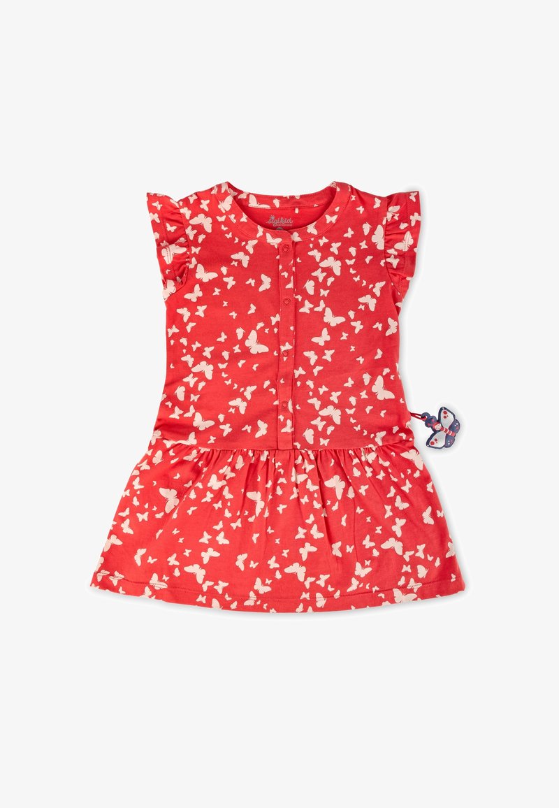 Robe rouge pour tout-petits avec des manches volantées et un imprime de papillons blancs, comportant des boutons-pression à l'avant et un charme de papillon bleu attaché.
