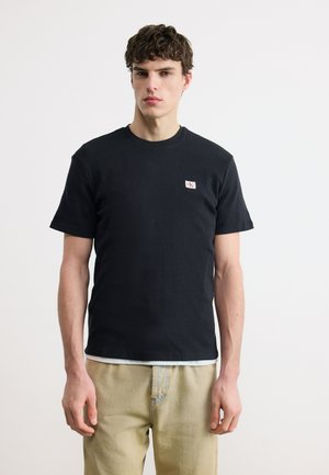 WAFFLE BADGE TEE - T-shirt basique - black