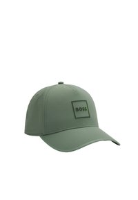 Groene pet van gladde stof, met een gestructureerd ontwerp, een gebogen rand en een rechthoekige zwarte patch met het "BOSS" logo.