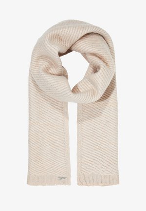 Bufanda beige de punto con textura acanalada, doblada en forma de lazo, mostrando una pequeña etiqueta de marca de tela cerca de uno de los extremos.