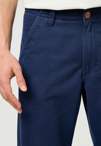 Wrangler - Chinosy