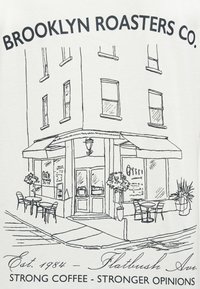 Γραμμικό σχέδιο μιας γωνιακής καφετέριας με τραπέζια έξω, φυτά και κείμενο "Brooklyn Roasters Co., Est. 1984 - Flatbush Ave., Δυνατός καφές - Δυναμικότερες απόψεις."