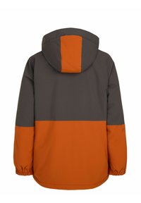Wasserabweisende Jacke mit grauem Oberteil, orangefarbenem unteren Abschnitt und einer orangen Akzentuierung auf der Kapuze. Elastische Bündchen sorgen für eine enge Passform.