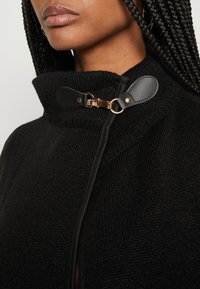 VILA VICEMRE - Mantella - black