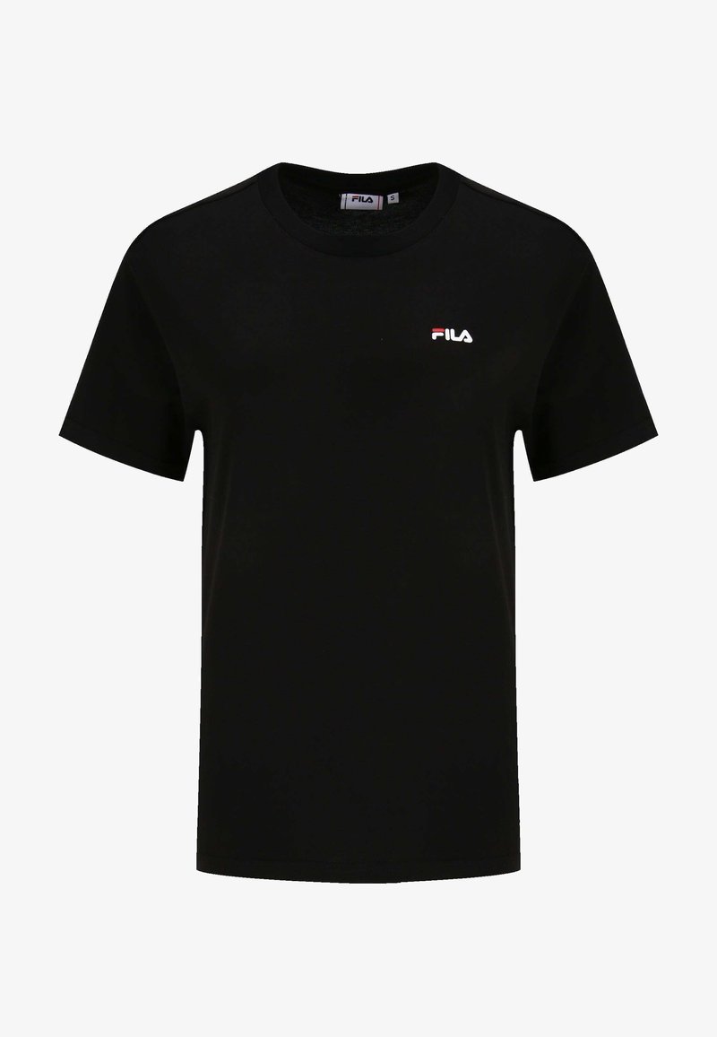 Camiseta negra de manga corta hecha de algodón con cuello redondo. Presenta un pequeño logo "FILA" en rojo y blanco en el lado izquierdo del pecho.
