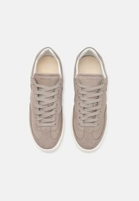 Nubikk RAY OWEN - Tenisice - taupe