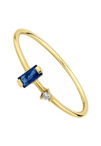 Anillo de bangle de oro con una piedra azul rectangular y un pequeño acento de diamante redondo, mostrando un acabado elegante y pulido.