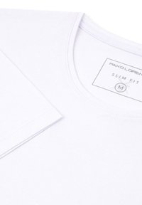 Biała, dopasowana koszulka z gładkiego materiału z okrągłym dekoltem. Zawiera metkę z napisem "Pako Loren" oraz rozmiar "M" na kołnierzyku.