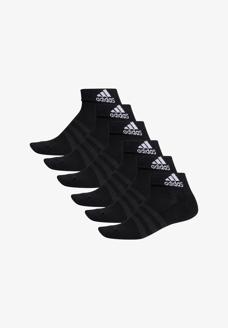 Schwarze Sport-Socken, Sechser-Pack, mit geripptem Bündchen und weißem Adidas-Logo. Aus strukturiertem Stoff mit verstärkter Ferse und Spitze.
